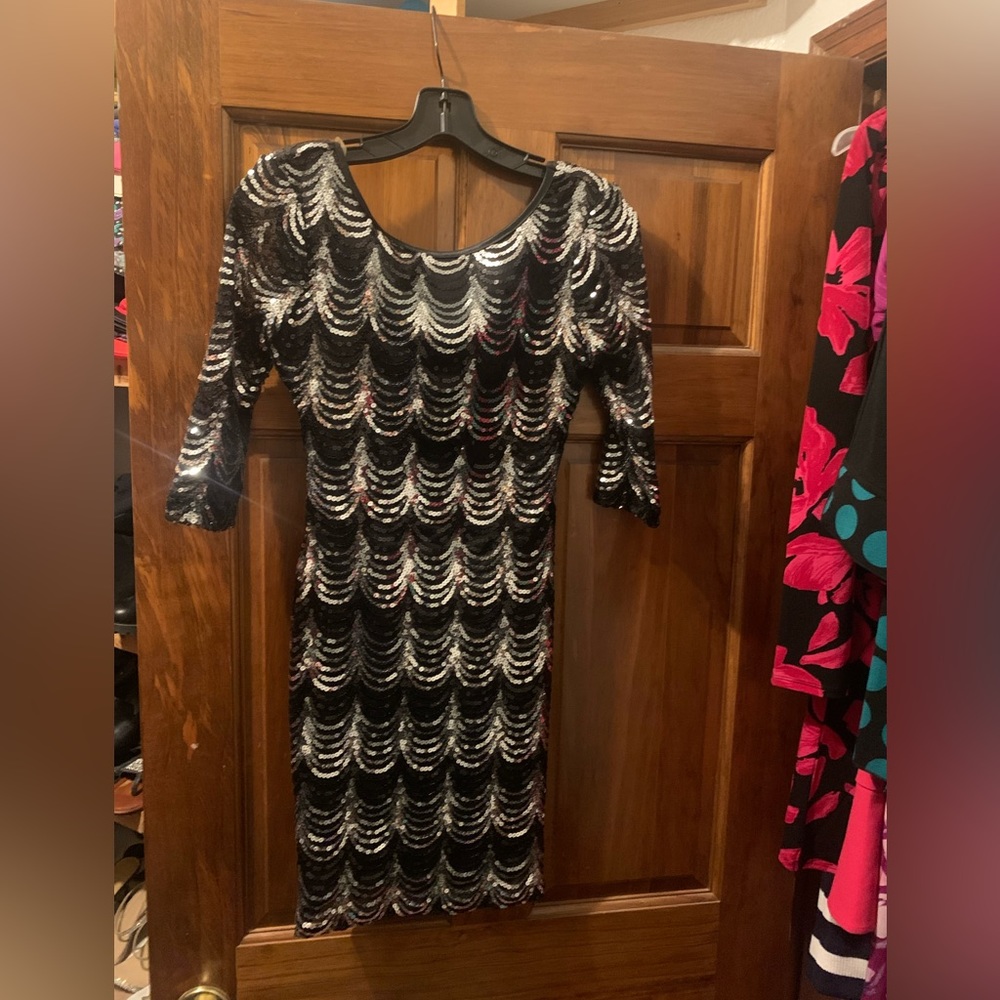 🔥 Black and silver sparkling scalloped dress